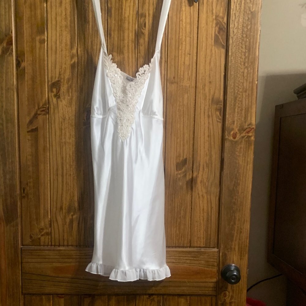 Linea Donatella White Chemise with Lace Detail